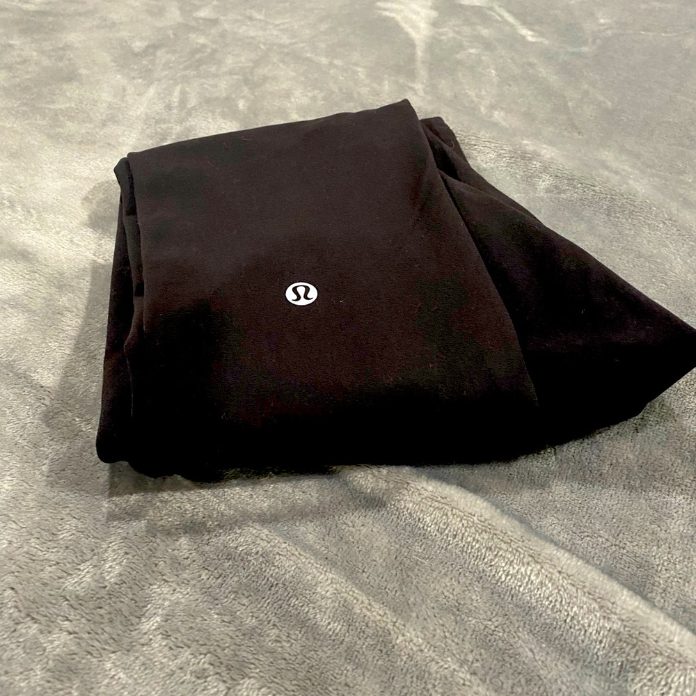 Lululemon wunder train size 8 28 length. new without tags never worn.